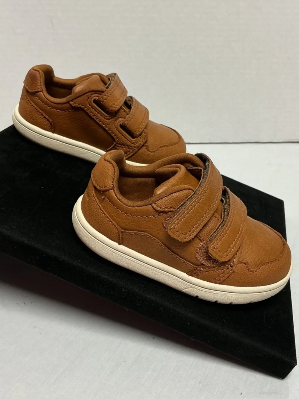 NEW Stride Rite SRT Alfredo Brown Leather Hook & Loop Sneaker 5M